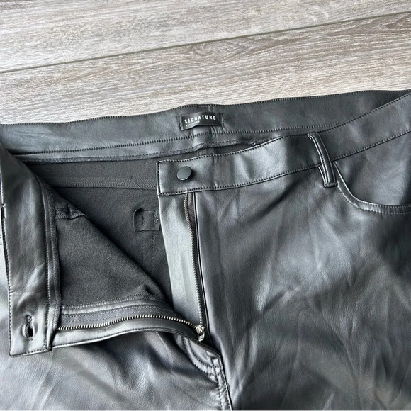 NWT Reitmans Straight Leg High Rise Faux Leather Pants in Black - Picture 9 of 14